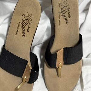 Island Slipper Black and Tan Sandals